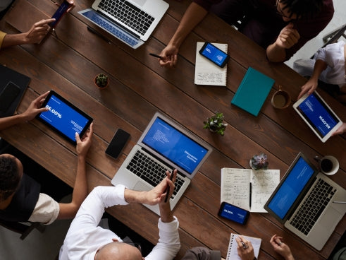 What is the best Naviforce watch for business meetings?