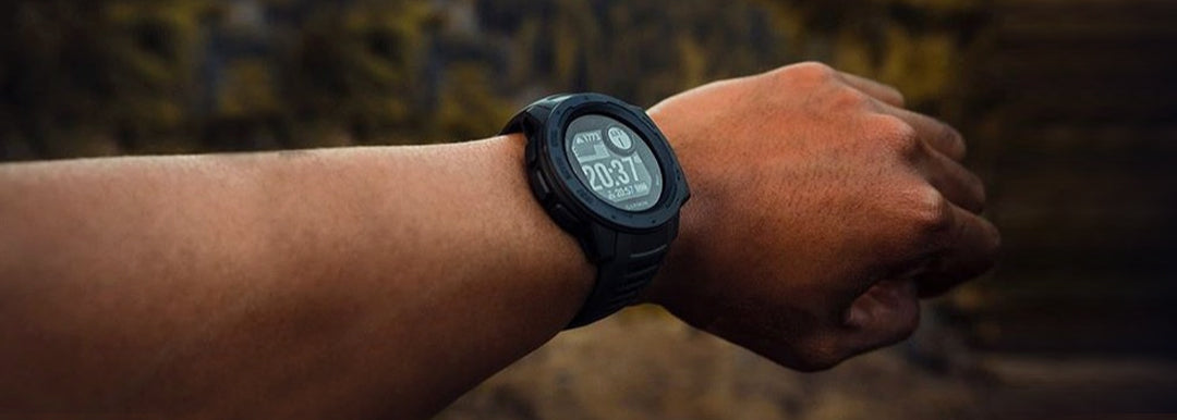 How are smartwatches and hybrids in Singapore countering the dominance of tech companies?