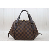 Louis Vuitton V24102303 (Good Condition)