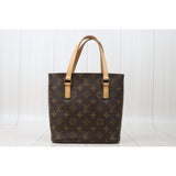 Louis Vuitton V24101733 (Very Good Condition)