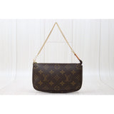 Louis Vuitton V24060631 (Good Condition)
