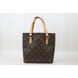 Louis Vuitton V24101733 (Very Good Condition)
