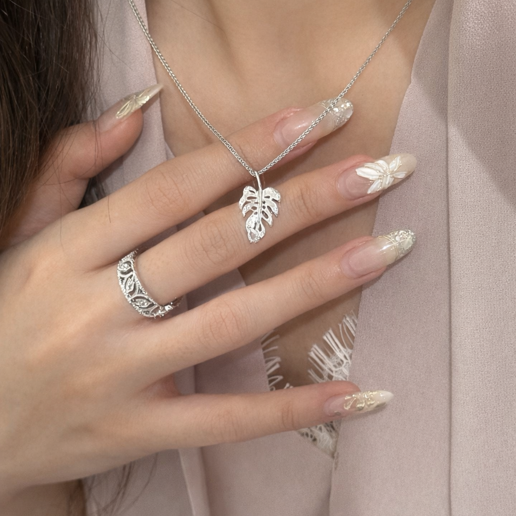 AG Collective Jewelry – Verdant Grace Leaf Necklace