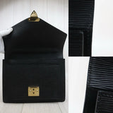 Louis Vuitton 25101504 (Very Good Condition)