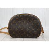 Louis Vuitton 25101501 (Good Condition)