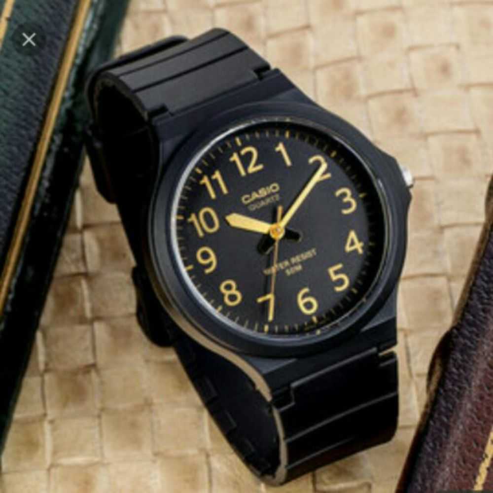 Casio Orologio Uomo Sportivo MW-240-1B2VDF – Impermeabile E Resistente In Resina