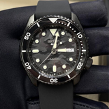 SEIKO 5 GREY DIAL WITH BLACK SILICONE STRAP MEN WATCH SRPJ39K1